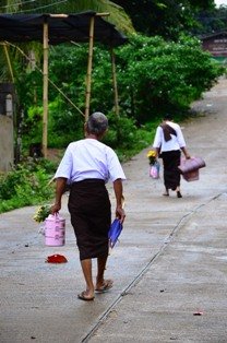 ฝันว่าหิ้วปิ่นโต หรือฝันเห็นคนถือปิ่นโตไปวัด 
